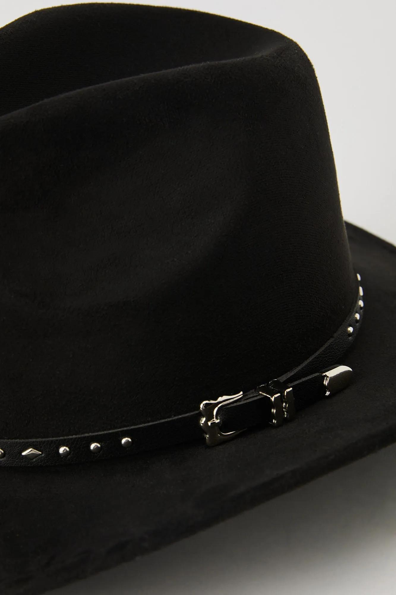 Chapeau de cowboy clouté avec boucle